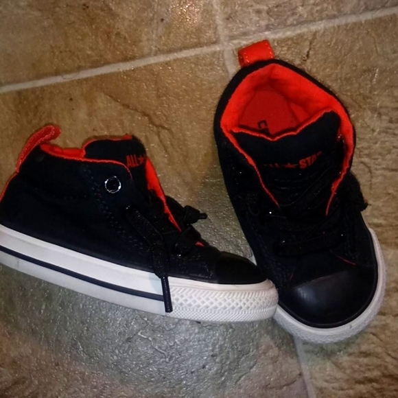 Kids Converse - Picture 2 of 7